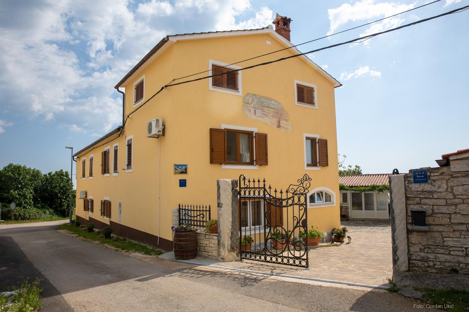 Apartments Faris Kanfanar Exterior photo
